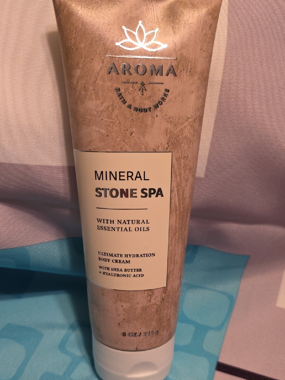 Bath & Body Works - Aroma - Mineral Stone Spa Body Cream - 8 oz- New.